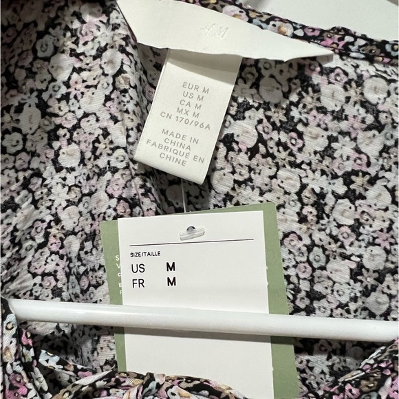 NWT ruffle collar floral blouse - Picture 5 of 8